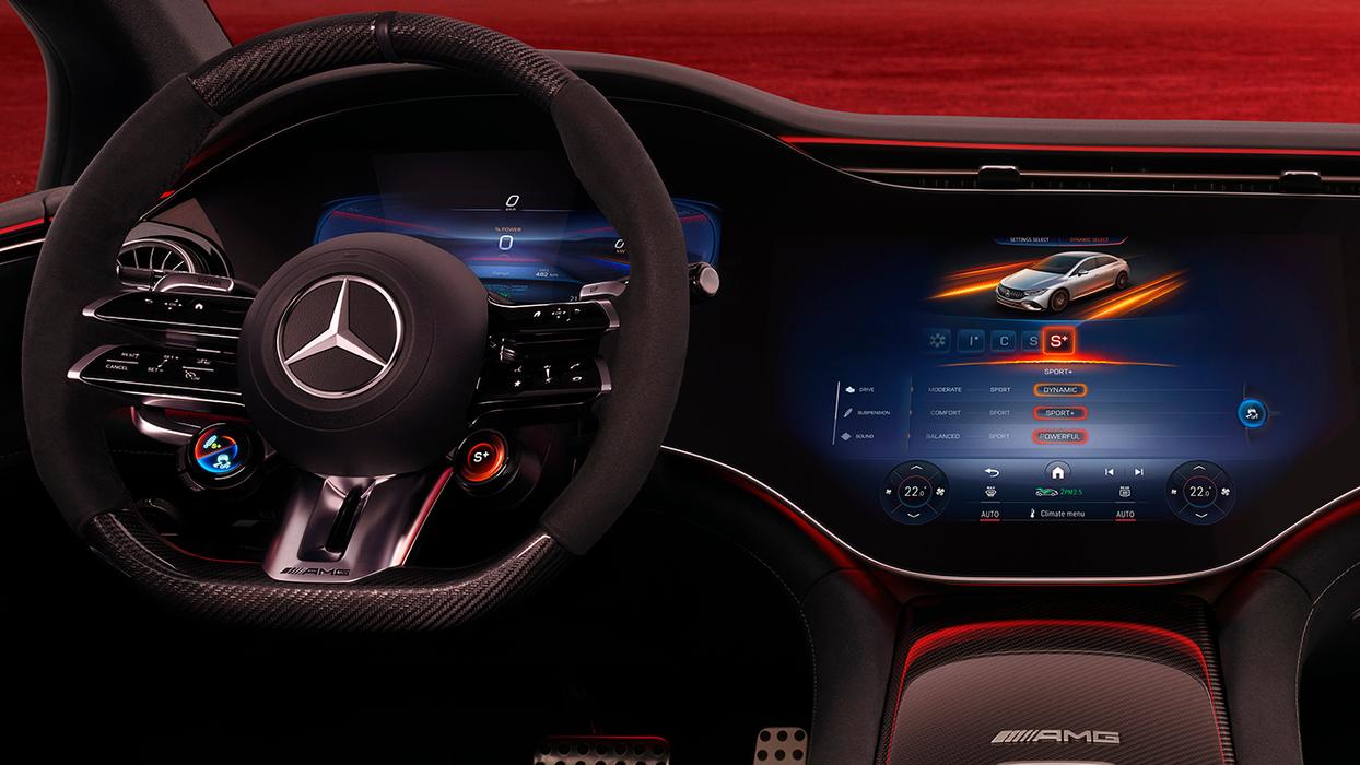 Hyperscreen und Lenkrad des Mercedes-AMG EQE 53 4MATIC.