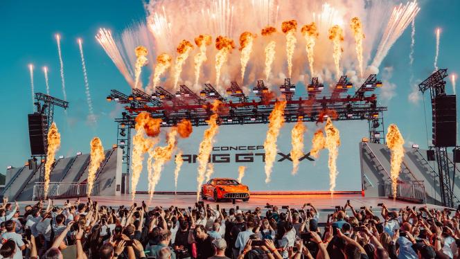 The presentation of the CONCEPT AMG GT XX with pyrotechnics