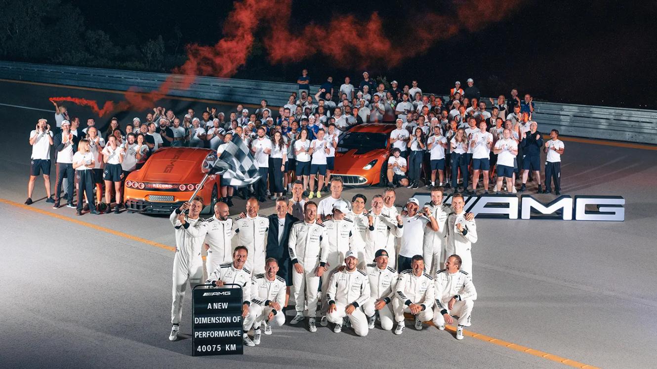 Picture of the entire Nardo long-distance record team