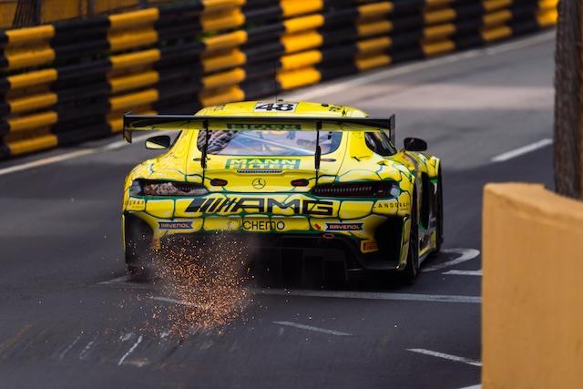 Mercedes-AMG GT und Funkenflug