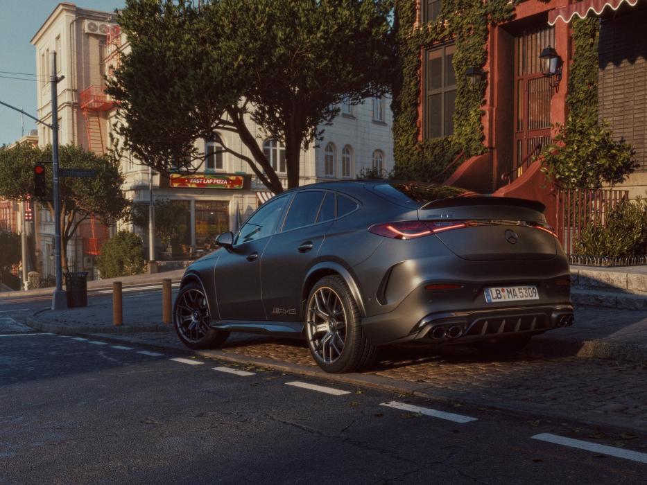 Mercedes-AMG GLC 53 4MATIC+ Coupé at a road junction