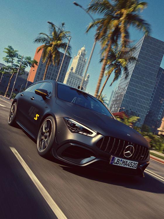 Mercedes-AMG CLA Shooting Brake Sonderedition mit Palmen im Hintergrund