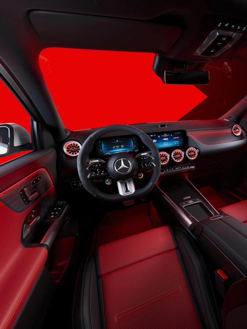 Interior and cockpit of the new Mercedes-AMG GLA 45 S 4MATIC+.