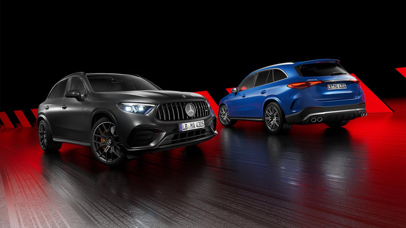 Zwei der neuen Mercedes-AMG GLC 63 S E PERFORMANCE Modelle in schwarz und blau.