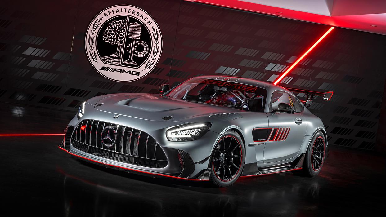 Dynamische seitliche Frontansicht des Mercedes-AMG GT Track Series