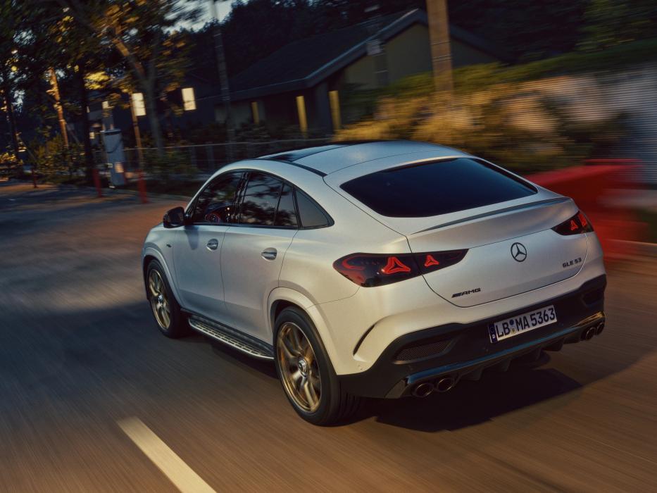 The new coupé, viewed from the rear