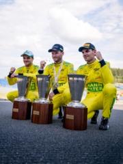 3 Mercedes-AMG GT racing drivers present their trophies