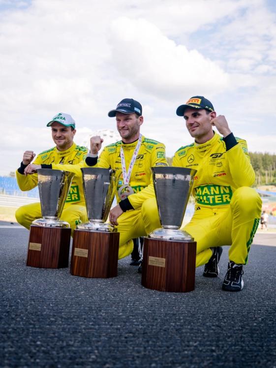3 Mercedes-AMG GT racing drivers present their trophies
