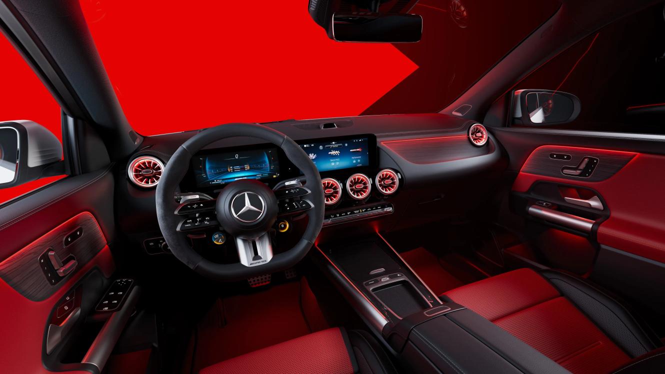 Interior and cockpit of the new Mercedes-AMG GLA 45 S 4MATIC+.