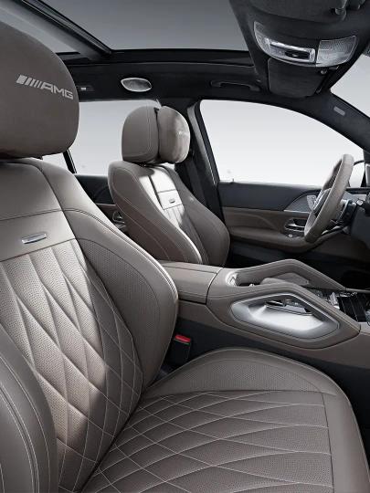 Close-up of the headrest in MANUFAKTUR tartufo brown.