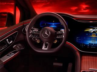 Performance Lenkrad des Mercedes-AMG EQE 53 4MATIC SUV's.
