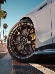 Close-up of the wheel and rim