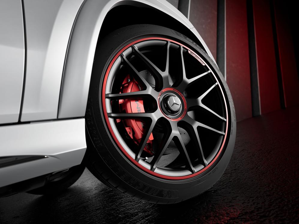 Wheel and rim of the new Mercedes-AMG GLE SUV Arctic Silver Edition.