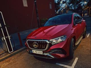 The coupé at the charging point