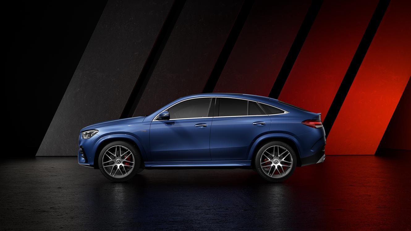 Seitliche Ansicht des Mercedes-AMG GLE 53 Coupé.
