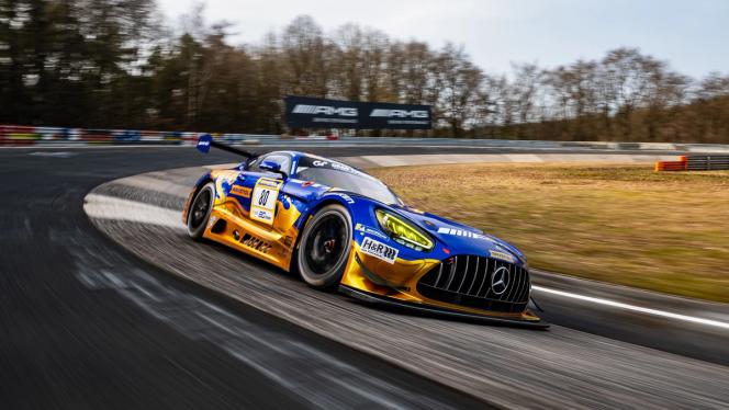 Several Mercedes-AMG GT Sport vehicles while driving on the race track