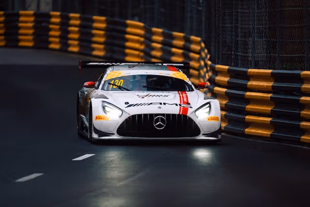 Mercedes-AMG GT auf den engen Strassen von Macao