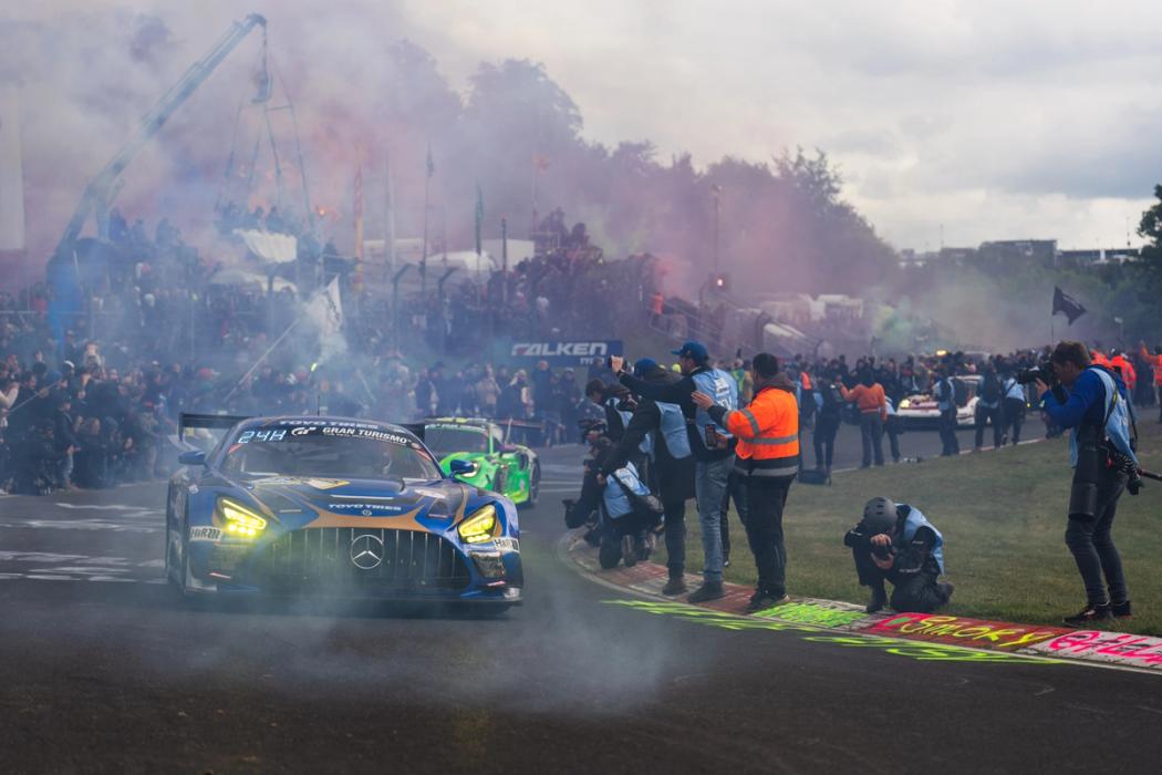 Mercedes-AMG GT3 RAVENOL at 24h Nürburgring with fog